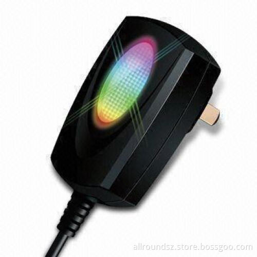 Travel Charger with Flashlight, 50/60Hz Frequency, Safe and Reliable, Measures 60.0 x 25.0 x 49.0mm